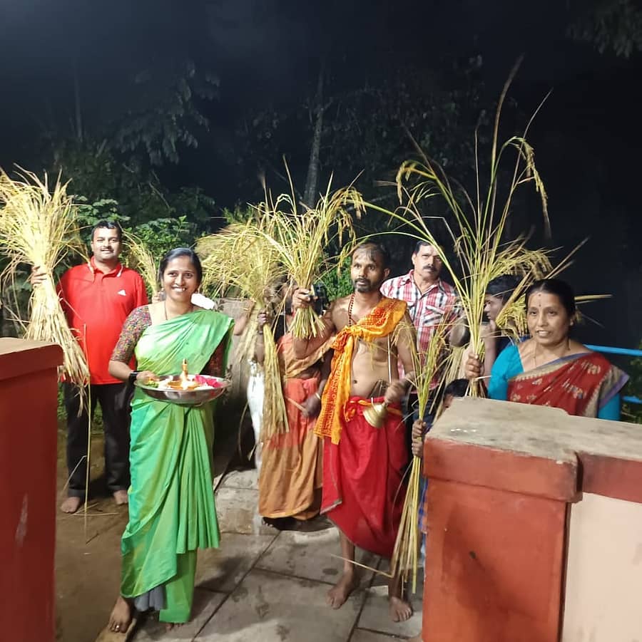 ವಿರಾಜಪೇಟೆ ಸಮೀಪದ ಬೇಟೋಳಿ ರಾಮನಗರದಲ್ಲಿರುವ ಪುದುಪಾಡಿ ಶ್ರೀ ಅಯ್ಯಪ್ಪ ಸ್ವಾಮಿ ದೇವಾಲಯದಲ್ಲಿ ಗುರುವಾರ ಹುತ್ತರಿ ಹಬ್ಬ ಶ್ರದ್ಧಾಭಕ್ತಿಯಿಂದ ಆಚರಿಸಲಾಯಿತು