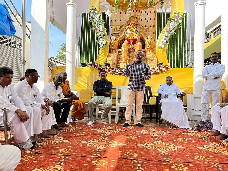 ವಾಡಿಯಲ್ಲಿ ಬಾಬಾಸಾಹೇಬ್ ಡಾ.ಅಂಬೇಡ್ಕರ್ ಅವರ 69ನೇ ಮಹಾ ಪರಿನಿಬ್ಬಾಣ ದಿನದ ನಿಮಿತ್ತ ಬೌದ್ಧ ಸಮಾಜ ಹಾಗೂ ಡಾ.ಬಿ.ಆರ್.ಅಂಬೇಡ್ಕರ್ ತರುಣ ಸಂಘದ ವತಿಯಿಂದ ವಿಶೇಷ ಉಪನ್ಯಾಸ ಹಾಗೂ ರಕ್ತದಾನ ಶಿಬಿರ ಹಮ್ಮಿಕೊಳ್ಳಲಾಗಿತ್ತು