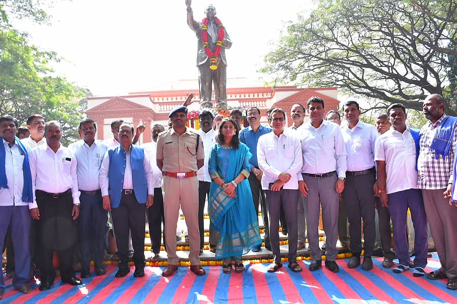 <div class="paragraphs"><p>ತುಮಕೂರಿನಲ್ಲಿ ಶನಿವಾರ ಜಿಲ್ಲಾ ಆಡಳಿತದಿಂದ ಅಂಬೇಡ್ಕರ್ ಮಹಾ ಪರಿನಿರ್ವಾಣ ದಿನ ಆಚರಿಸಲಾಯಿತು. ಶಾಸಕ ಜಿ.ಬಿ.ಜ್ಯೋತಿಗಣೇಶ್, ಜಿಲ್ಲಾಧಿಕಾರಿ ಶುಭ ಕಲ್ಯಾಣ್, ಜಿ.ಪಂ</p></div>