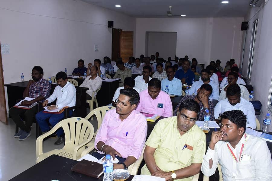 ಯಾದಗಿರಿಯಲ್ಲಿ ಶನಿವಾರ ನಡೆದ ಯಾದಗಿರಿ ವಿಧಾನಸಭಾ ಕ್ಷೇತ್ರದ ಪ್ರಗತಿ ಪರಿಶೀಲನಾ ಸಭೆಯಲ್ಲಿ ಪಾಲ್ಗೊಂಡಿದ್ದ ಅಧಿಕಾರಿಗಳು