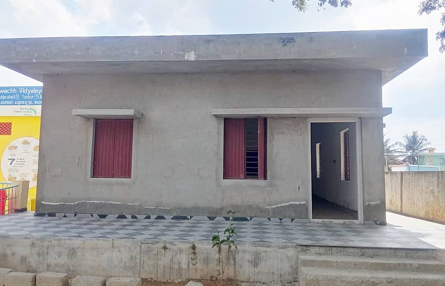 ತುಮಕೂರು ತಾಲ್ಲೂಕಿನ ವಡ್ಡರಹಳ್ಳಿಯಲ್ಲಿ ಅಂಗನವಾಡಿ ಕಟ್ಟಡ ಕಾಮಗಾರಿ ಅರ್ಧಕ್ಕೆ ನಿಂತಿರುವುದು