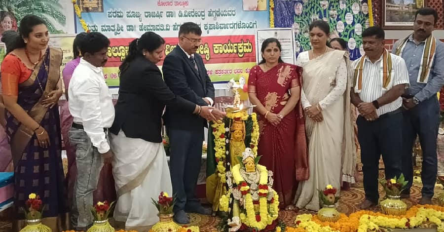 ಕೋಲಾರದಲ್ಲಿ ಶನಿವಾರ ತಾಲ್ಲೂಕು ಮಹಿಳಾ ವಿಚಾರಗೋಷ್ಠಿಯನ್ನು ಜಿಲ್ಲಾ ಕಾನೂನು ಸೇವೆಗಳ ಪ್ರಾಧಿಕಾರದ ಸದಸ್ಯ ಕಾರ್ಯದರ್ಶಿ ಆರ್.ನಟೇಶ್ ಉದ್ಘಾಟಿಸಿದರು