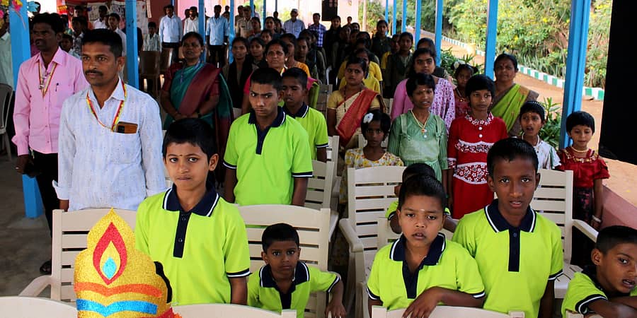 ಕೊಪ್ಪಳದ ಕಲ್ವಾರಿ ಚಾಪೆಲ್ ಟ್ರಸ್ಟ್ ಆವರಣದಲ್ಲಿ ನಡೆದ ಮಕ್ಕಳ ದಿನಾಚರಣೆ ಕಾರ್ಯಕ್ರಮದಲ್ಲಿ ಪಾಲ್ಗೊಂಡಿದ್ದ ಮಕ್ಕಳು