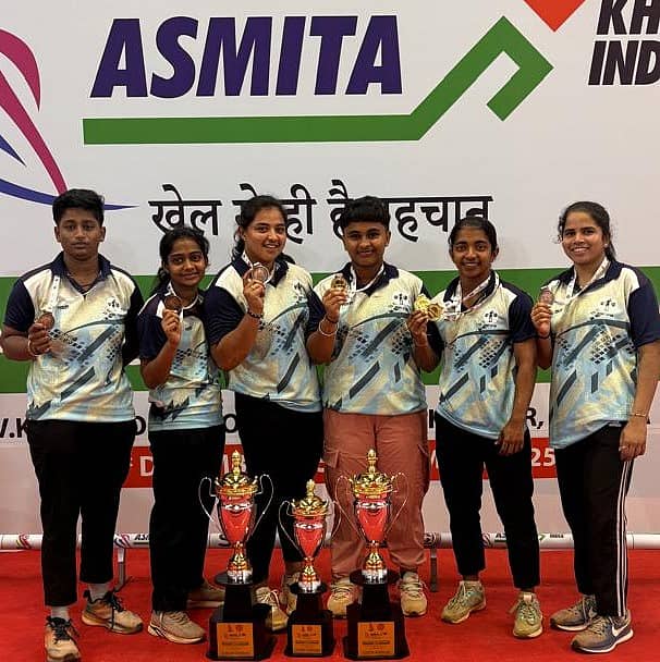 ತ್ರಿಶೂರ್ನಲ್ಲಿ ನಡೆದ ದಕ್ಷಿಣ ಭಾರತ ಅಂತರರಾಜ್ಯ ಅಶ್ಮಿತಾ ಖೇಲೊ ಇಂಡಿಯ ಮಹಿಳಾ ವೆಯ್ಟ್ ಲಿಫ್ಟಿಂಗ್ ಚಾಂಪಿಯನ್ಷಿಪ್ನಲ್ಲಿ ಮೂಡುಬಿದಿರೆಯ ಆಳ್ವಾಸ್ ತಂಡ ಸಮಗ್ರ ಪ್ರಶಸ್ತಿ ಗೆದ್ದುಕೊಂಡಿತು