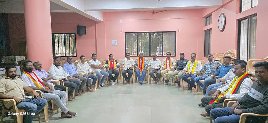 ಬೆಳಗಾವಿಯ ಕನ್ನಡ ಸಾಹಿತ್ಯ ಭವನದಲ್ಲಿ ಭಾನುವಾರ ಕನ್ನಡ ಸಂಘಟನೆಗಳ ಸಭೆ ನಡೆಯಿತು