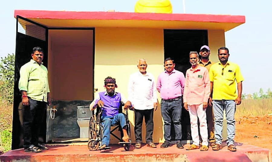 <div class="paragraphs"><p>ಬೀದರ್ ತಾಲ್ಲೂಕಿನ ಮಂದಕನಳ್ಳಿ ಗ್ರಾಮದಲ್ಲಿ ನಿರ್ಮಿಸಿರುವ ಅಂಗವಿಕಲ ಸ್ನೇಹಿ ಸಾಮೂಹಿಕ ಶೌಚಾಲಯ</p></div>