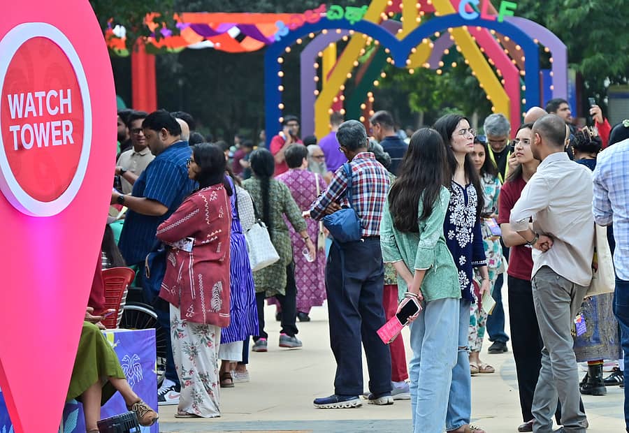 <div class="paragraphs"><p>ಬೆಂಗಳೂರು ಸಾಹಿತ್ಯ ಉತ್ಸವದಲ್ಲಿ ಪರಸ್ಪರ ವಿಚಾರ ವಿನಿಮಯದಲ್ಲಿ ನಿರತರಾದ ಸಾಹಿತ್ಯ ಪ್ರಿಯರು </p></div>