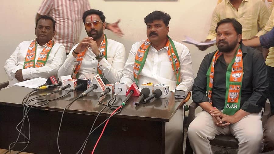 ಸಂಡೂರು ತಾಲ್ಲೂಕಿನ ಬನ್ನಿಹಟ್ಟಿ ಗ್ರಾಮದಲ್ಲಿ ಬಿಜೆಪಿ ಪಕ್ಷದ ಮುಖಂಡರಿಂದ ಭಾನುವಾರ ಪತ್ರಿಕಾಗೋಷ್ಠಿ ನಡೆಯಿತು