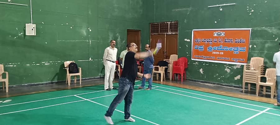 4ನೇ ವರ್ಷದ ವಿಪ್ರ ಕ್ರೀಡೋತ್ಸವಕ್ಕೆ ಜಾನಪದ ಪರಿಷತ್ತಿನ ಕೊಡಗು ಜಿಲ್ಲಾ ಘಟಕದ ಅಧ್ಯಕ್ಷ ಬಿ.ಜಿ.ಅನಂತಶಯನ ಭಾನುವಾರ ಚಾಲನೆ ನೀಡಿದರು