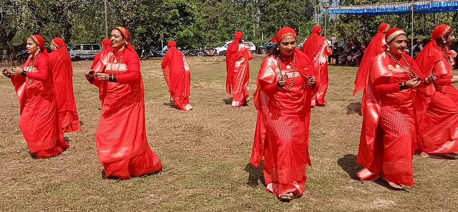 ಗೋಣಿಕೊಪ್ಪಲು ಬಳಿಯ ಕುಂದದ ಪುತ್ತರಿ ಕೋಲ್ ಮಂದ್ನಲ್ಲಿ ನಡೆದ ಮಹಿಳೆಯರ ಆಕರ್ಷಕ ಉಮ್ಮತ್ತಾಟ್ ನೃತ್ಯ