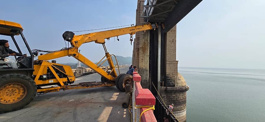 ತುಂಗಭದ್ರಾ ಅಣೆಕಟ್ಟೆಯಲ್ಲಿ ಕ್ರಸ್ಟ್ಗೇಟ್ನ ಭಾಗ ತೆರವು ಮಾಡಲು ನಡೆದ ಕಾರ್ಯಾಚರಣೆಯ ನೋಟ