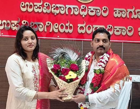 ಇಂಡಿಯ ಕಂದಾಯ ಉಪವಿಭಾಗಾಧಿಕಾರಿಯಾಗಿ ಚಿದಾನಂದ ಗುರುಸ್ವಾಮಿ ಸೋಮವಾರ ಅಧಿಕಾರ ಸ್ವೀಕರಿಸಿದರು