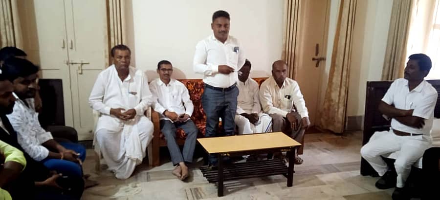 ಕುಷ್ಟಗಿಯಲ್ಲಿ ಸೋಮವಾರ ನಡೆದ ಸಭೆಯಲ್ಲಿ ಪಂಚ ಸೇನಾ ಸಂಘದ ಅಧ್ಯಕ್ಷ ಶರಣಪ್ಪ ಅಮರಕ್ಕನವರ ಮಾತನಾಡಿದರು