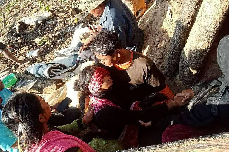 <div class="paragraphs"><p>ಕಾಂಬೋಡಿಯಾ–ಥಾಯ್ಲೆಂಡ್ ಪಡೆಗಳ ನಡುವೆ ನಡೆದ ಸಂಘರ್ಷದಲ್ಲಿ ಗಡಿ ಭಾಗದ ಒಡಾರ್ ಮೀನ್ಚೈ ಪ್ರಾಂತ್ಯದ ನಿವಾಸಿ ಗಾಯಗೊಂಡಿದ್ದಾರೆ </p></div>