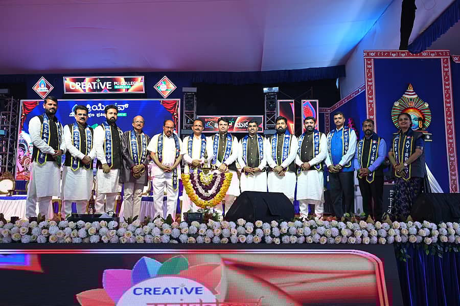 <div class="paragraphs"><p>ಕಾರ್ಕಳ ಕ್ರಿಯೇಟಿವ್ ಕಾಲೇಜಿನ ವಾರ್ಷಿಕೋತ್ಸವ ಆವಿರ್ಭವವು ಸಿಂಧೂರ ಸಂಭ್ರಮ ಪರಿಕಲ್ಪನೆಯಲ್ಲಿ ನಡೆಯಿತು</p></div>