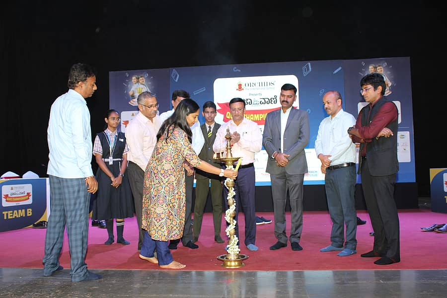 ಬಾಗಲಕೋಟೆಯ ಕಲಾಭವನದಲ್ಲಿ ಮಂಗಳವಾರ ಏರ್ಪಡಿಸಿದ್ದ ಬಾಗಲಕೋಟೆ ವಲಯದ ‘ಪ್ರಜಾವಾಣಿ‘ ಕ್ವಿಜ್ ಚಾಂಪಿಯನ್ಶಿಪ್ ಅನ್ನು ಜಿಲ್ಲಾಧಿಕಾರಿ ಸಂಗಪ್ಪ ವಿದ್ಯಾರ್ಥಿಗಳೊಂದಿಗೆ ಉದ್ಘಾಟಿಸಿದರು