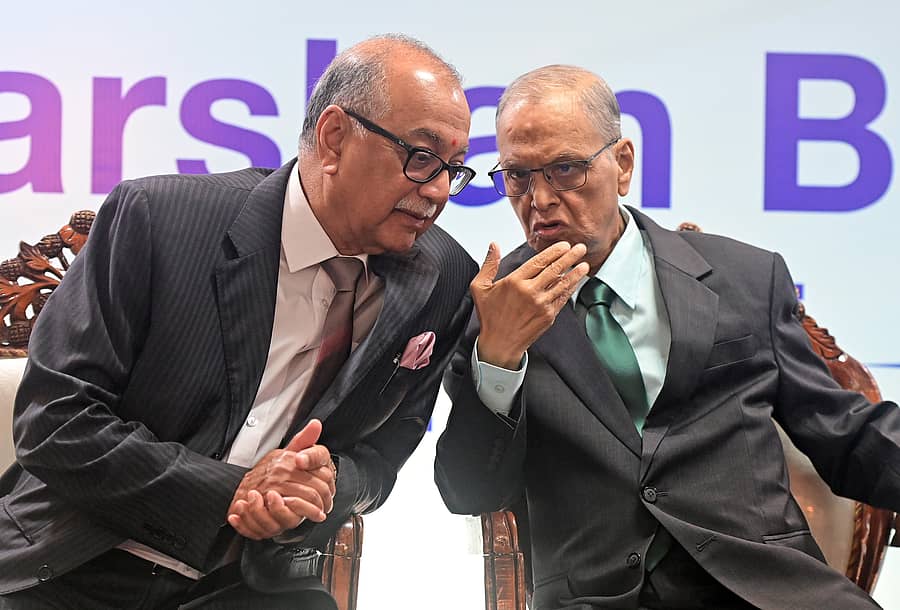 ಮಂಗಳೂರಿನಲ್ಲಿ ಮಂಗಳವಾರ ನಡೆದ ಕಾರ್ಯಕ್ರಮದಲ್ಲಿ ಡಾ.ಎಚ್.ಸುದರ್ಶನ್ ಬಲ್ಲಾಳ್ ಹಾಗೂ ಎನ್. ಆರ್. ನಾರಾಯಣ ಮೂರ್ತಿ ಪರಸ್ಪರ ಚರ್ಚೆಯಲ್ಲಿ ತೊಡಗಿದ್ದರು: ಪ್ರಜಾವಾಣಿ ಚಿತ್ರ