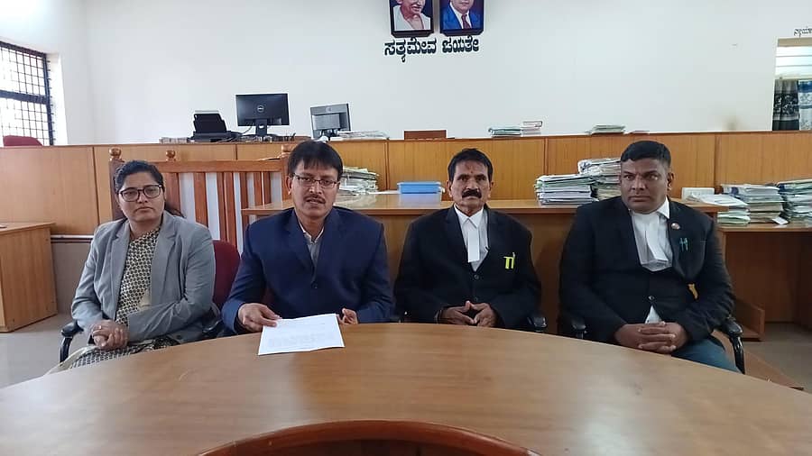 ಶಿಡ್ಲಘಟ್ಟದ ನ್ಯಾಯಾಲಯದ ಸಭಾಂಗಣದಲ್ಲಿ ನಡೆದ ಪತ್ರಿಕಾಗೋಷ್ಠಿಯಲ್ಲಿ ಹಿರಿಯ ಸಿವಿಲ್ ನ್ಯಾಯಾಧೀಶ ಮಹಮ್ಮದ್ ರೋಷನ್ ಷಾ ಮಾತನಾಡಿದರು