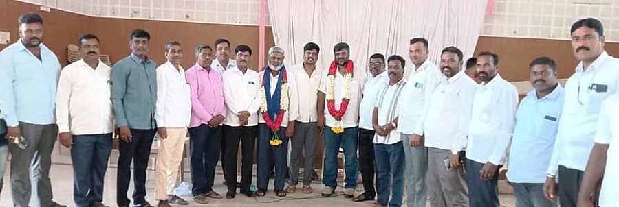 ಚಾಮರಾಜನಗರ ತಾಲ್ಲೂಕು ಡಾ.ಬಿ.ಆರ್.ಅಂಬೇಡ್ಕರ್ ಮಹಾಸಭಾದ ಅಧ್ಯಕ್ಷರಾಗಿ ಉಮೇಶ್ ಕುದರ್, ಕಾರ್ಯಾಧ್ಯಕ್ಷರಾಗಿ ಸಿ.ಕೆ.ಮಂಜುನಾಥ್ ಹಾಗೂ ಪ್ರಧಾನ ಕಾರ್ಯದರ್ಶಿಯಾಗಿ ಗಣೇಶ್ ಪ್ರಸಾದ್ ಆಯ್ಕೆಯಾದರು