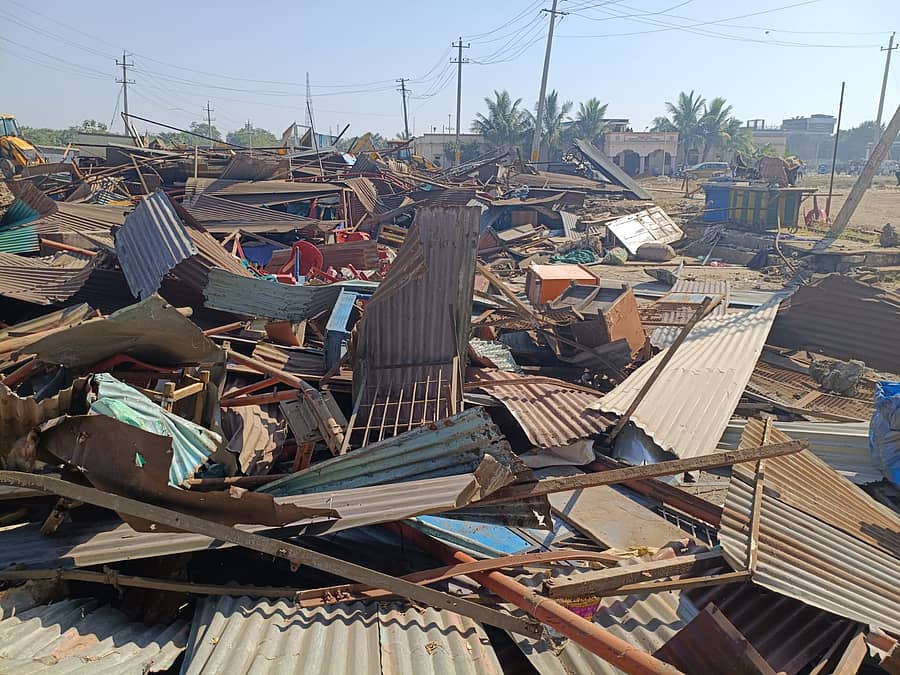 <div class="paragraphs"><p>ಕಲಬುರಗಿಯಲ್ಲಿ ಅಪ್ಪಾ‌ ಜಾತ್ರಾ ಮೈದಾನದಲ್ಲಿ ನಡೆದ ಕಾರ್ಯಾಚರಣೆಯ ನೋಟ</p></div>