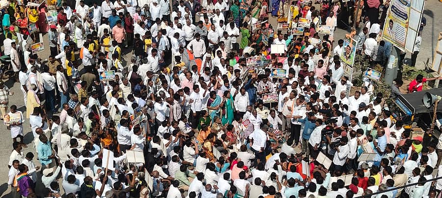 ಜಿ.ಪರಮೇಶ್ವರ ಅವರನ್ನು ಮುಖ್ಯಮಂತ್ರಿ ಮಾಡಬೇಕು ಎಂದು ಆಗ್ರಹಿಸಿ ಕೊರಟಗೆರೆಯಲ್ಲಿ ಜನಾಂದೋಲನ ಮೆರವಣಿಗೆ ನಡೆಯಿತು