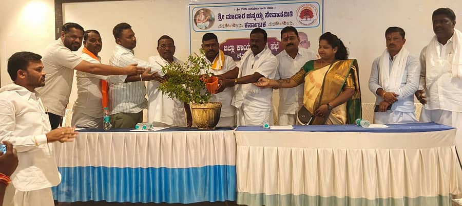 ಕೊಪ್ಪಳದಲ್ಲಿ ಮಂಗಳವಾರ ನಡೆದ ಮಾದರ ಚೆನ್ನಯ್ಯ ಸೇವಾ ಸಮಿತಿಯ ಜಿಲ್ಲಾ ಕಾರ್ಯಕಾರಿಣಿ ಸಭೆಯಲ್ಲಿ ಸಮುದಾಯದ ಮುಖಂಡರು ಪಾಲ್ಗೊಂಡಿದ್ದರು