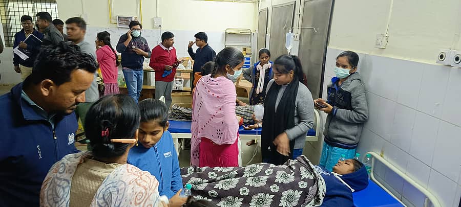 ಗುರುಮಠಕಲ್ ಸಮುದಾಯ ಆರೋಗ್ಯ ಕೇಂದ್ರಕ್ಕೆ ದಾಖಲಾಗಿರುವ ಹಿಂದುಳಿದ ವರ್ಗಗಳ ಕಲ್ಯಾಣ ಇಲಾಖೆಯ ಮೆಟ್ರಿಕ್ ನಂತರದ ಬಾಲಕಿಯರ ವಿದ್ಯಾರ್ಥಿ ನಿಲಯದ ಮಕ್ಕಳು