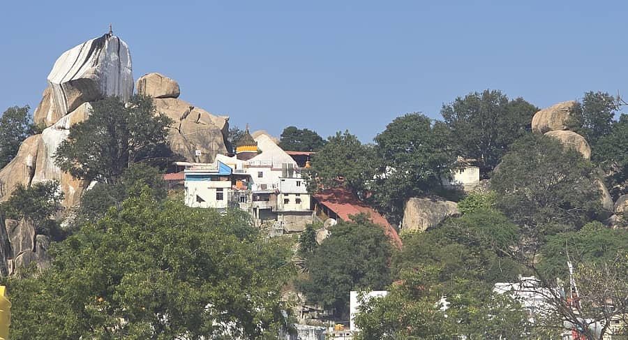 <div class="paragraphs"><p>ಯಾದಗಿರಿಯ ಮೈಲಾಪುರದ ಮೈಲಾರಲಿಂಗೇಶ್ವರ ದೇವಸ್ಥಾನದ ಬೆಟ್ಟ</p></div>