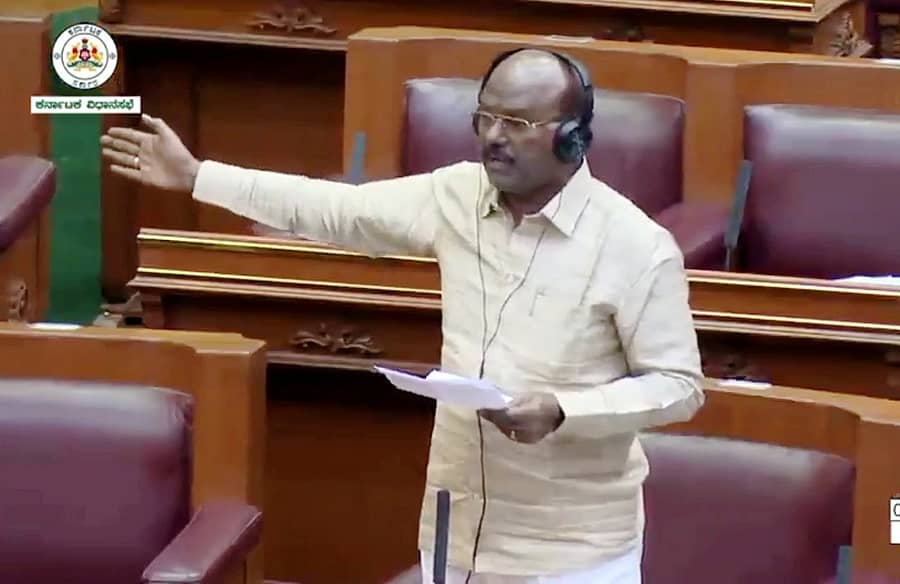 <div class="paragraphs"><p>ಬೆಳಗಾವಿ ಅಧಿವೇಶನದಲ್ಲಿ ಲಿಂಗಸುಗೂರು ಶಾಸಕ ಮಾನಪ್ಪ ವಜ್ಜಲ್ ಮಾತನಾಡಿದರು</p></div>