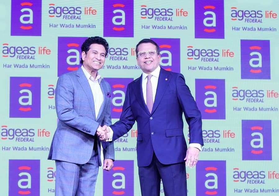 <div class="paragraphs"><p>ಮುಂಬೈನ ಖಾಸಗಿ ಹೋಟೆಲ್ನಲ್ಲಿ ಮಂಗಳವಾರ ಆಯೋಜಿಸಿದ್ದ ‘ಹೊಸ ಬ್ರ್ಯಾಂಡ್ ಗುರುತು’ ಅನಾವರಣ ಸಮಾರಂಭದಲ್ಲಿ ಸಚಿನ್ ತೆಂಡೂಲ್ಕರ್ ಹಾಗೂ ಜೂಡ್ ಗೋಮ್ಸ್ ಅವರು ಹಸ್ತಲಾಘವ ಮಾಡಿದರು</p></div>