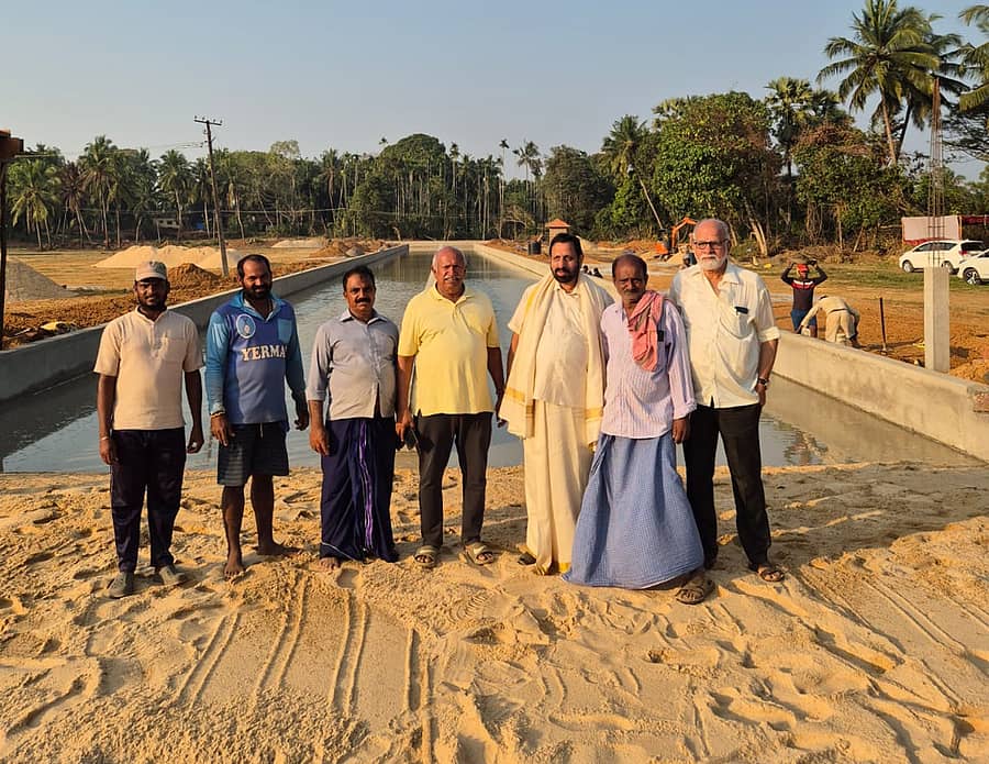 ಎರ್ಮಾಳು ತೆಂಕ-ಬಡಾ ಜೋಡುಕರೆ ಕಂಬಳದ ಸ್ಥಳಕ್ಕೆ ದೇವಿಪ್ರಸಾದ್ ಶೆಟ್ಟಿ ಭೇಟಿ ನೀಡಿದರು. ರೋಹಿತ್ ಹೆಗ್ಡೆ ಇದ್ದರು