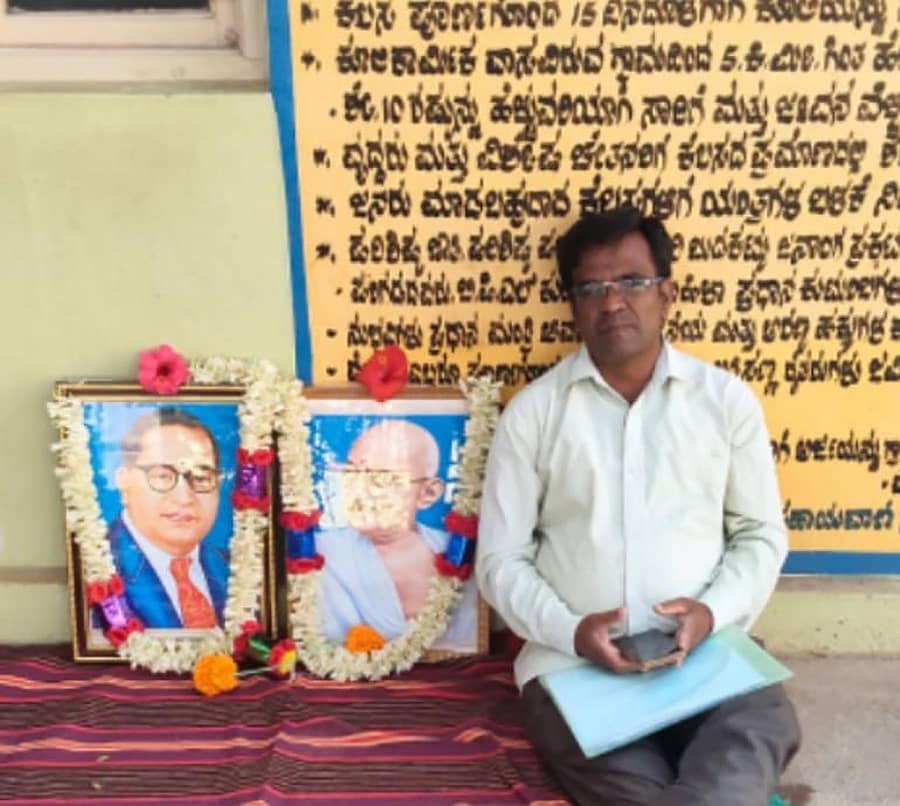 ಶಿಡ್ಲಘಟ್ಟ ತಾಲ್ಲೂಕಿನ ಕುಂದಲಗುರ್ಕಿ ಗ್ರಾಮ ಪಂಚಾಯಿತಿ ಕಚೇರಿ ಆವರಣದಲ್ಲಿ ಅಂಗವಿಕಲ ಸಂತೋಷ್ ಕುಮಾರ್ ಅವರಿಂದ ಅನಿರ್ಧಿಷ್ಟಾವಧಿ ಧರಣಿ