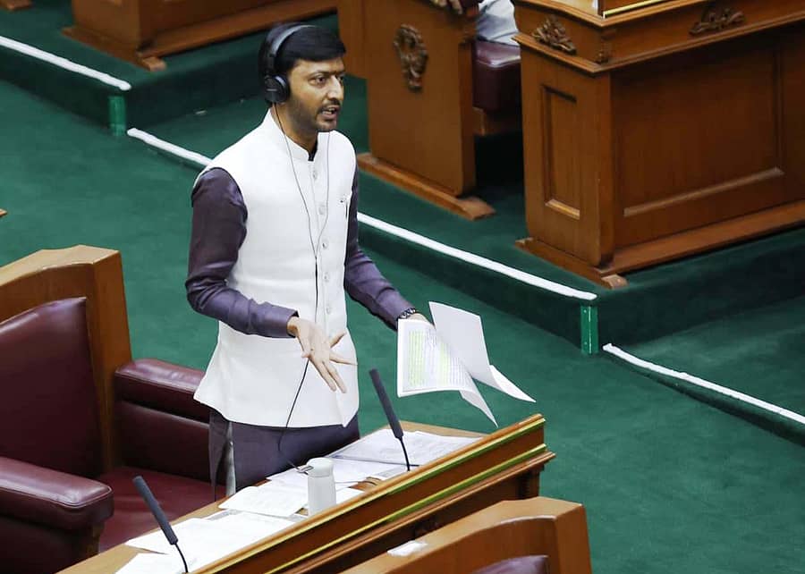 ಬೆಳಗಾವಿ ಅಧಿವೇಶನದಲ್ಲಿ ಗುರುವಾರ ಗುರುಠಕಲ್ ಶಾಸಕ ಶರಣಗೌಡ ಕಂದಕೂರ ಪಡಿತರ ವಿತರಣೆ ಕುರಿತು ಗಮನ ಸೆಳೆದರು.