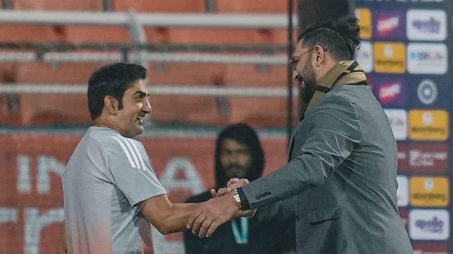 <div class="paragraphs"><p>ಭಾರತ ಕ್ರಿಕೆಟ್ ತಂಡದ ಮುಖ್ಯ ಕೋಚ್ ಗೌತಮ್ ಗಂಭೀರ್ ಅವರೊಂದಿಗೆ ಯುವರಾಜ್ ಸಿಂಗ್ ಕುಶಲೋಪರಿ </p></div>