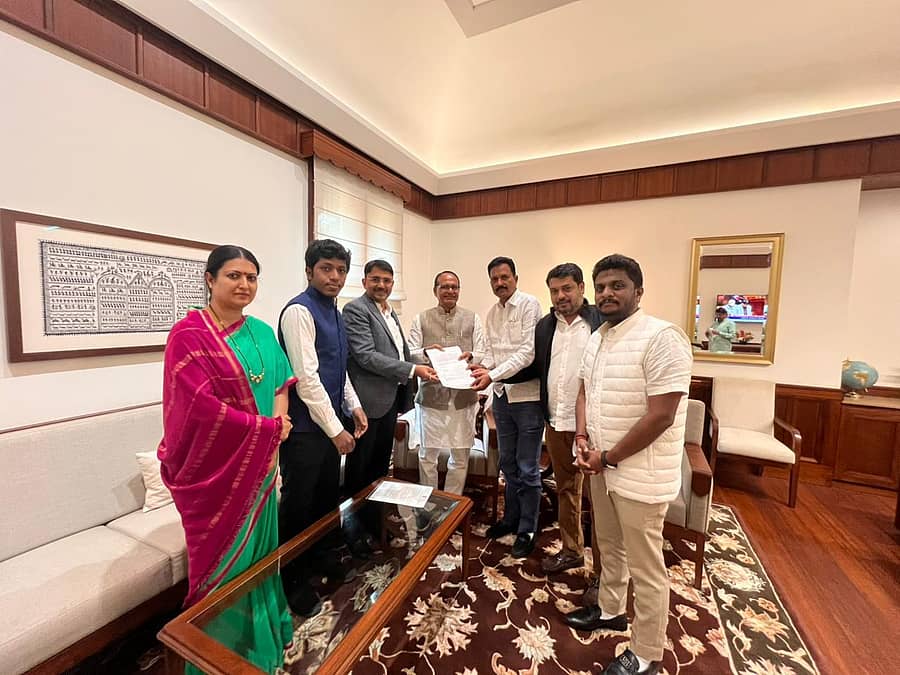 ಶಿವರಾಜ್ ಸಿಂಗ್ ಚೌಹಾಣ್ ಅವರಿಗೆ ಕಾಂಗ್ರೆಸ್ ನಿಯೋಗ ಮನವಿ ಸಲ್ಲಿಸಿತು.