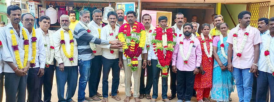 ವಿಜಯಪುರ ಹಾಲು ಉತ್ಪಾದಕರ ಸಹಕಾರ ಸಂಘದ ಅಧ್ಯಕ್ಷರಾಗಿ ಕೆ.ನಾಗರಾಜ್, ಉಪಾಧ್ಯಕ್ಷರಾಗಿ ಮಂಜುನಾಥ್ ಅವರು ಅವಿರೋಧವಾಗಿ ಆಯ್ಕೆ