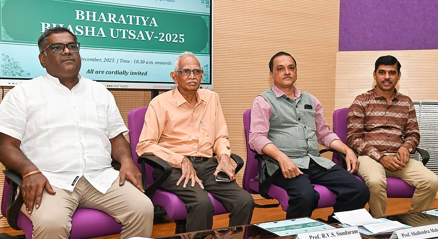 ಮೈಸೂರಿನ ಭಾರತೀಯ ಭಾಷಾ ಸಂಸ್ಥಾನಲ್ಲಿ(ಸಿಐಐಎಲ್) ಗುರುವಾರ ಆಯೋಜಿಸಿದ್ದ ‘ಭಾರತೀಯ ಭಾಷಾ ಉತ್ಸವ’ ಕಾರ್ಯಕ್ರಮದಲ್ಲಿ ಪ್ರೊ.ಪಿ.ಆರ್.ಧರ್ಮೇಶ್ ಫರ್ನಾಂಡಿಸ್, ಪ್ರೊ.ಆರ್.ವಿ.ಎಸ್.ಸುಂದರಂ, ಪ್ರೊ.ಶೈಲೇಂದ್ರ ಮೋಹನ್ ಹಾಗೂ ಎಲ್.ಆರ್.ಪ್ರೇಮ್ ಕುಮಾರ್ ಭಾಗವಹಿಸಿದ್ದರು– ಪ್ರಜಾವಾಣಿ ಚಿತ್ರ