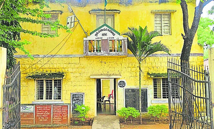 <div class="paragraphs"><p>ಶಹಾಪುರ ತಾಲ್ಲೂಕಿನ ಸಗರ ಗ್ರಾಪಂ ಕಟ್ಟಡ</p></div>