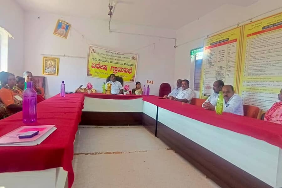 ಗುರುಮಠಕಲ್ ಹತ್ತಿರದ ಕಾಕಲವಾರ ಗ್ರಾಮ ಪಂಚಾಯಿತಿಯಲ್ಲಿ ಶುಕ್ರವಾರ ಸರ್ವ ಸದಸ್ಯರ ಸಾಮಾನ್ಯ ಸಭೆ ಜರುಗಿತು