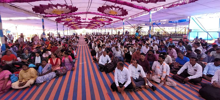 <div class="paragraphs"><p>ಬೆಳಗಾವಿಯ ಸುವರ್ಣ ವಿಧಾನಸೌಧ ಬಳಿ ಇರುವ ವೇದಿಕೆಯಲ್ಲಿ ರಾಜ್ಯ ಸರ್ಕಾರಿ ಪ್ರಥಮ ದರ್ಜೆ ಕಾಲೇಜುಗಳ ಅತಿಥಿ ಉಪನ್ಯಾಸಕರ ಸಂಘದವರು ಪ್ರತಿಭಟನೆ ಮಾಡಿದರು</p></div>