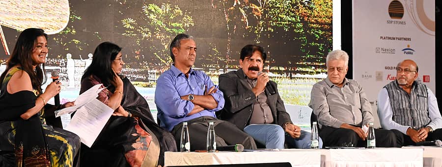 ‘ಬೆಂಗಳೂರು ಮೂಲಸೌಕರ್ಯ’ ಸಂವಾದದಲ್ಲಿ ಆರ್. ಗಾಯತ್ರಿ ಶೆಟ್ಟಿ, ಉಮಾ ರೆಡ್ಡಿ, ಮಹೇಶ್ವರ್ ರಾವ್, ಎಲ್.ಕೆ. ಅತೀಕ್, ನರೇಶ್ ನರಸಿಂಹನ್, ದಿನೇಶ್ ವರ್ಮಾ ಭಾಗವಹಿಸಿದ್ದರು