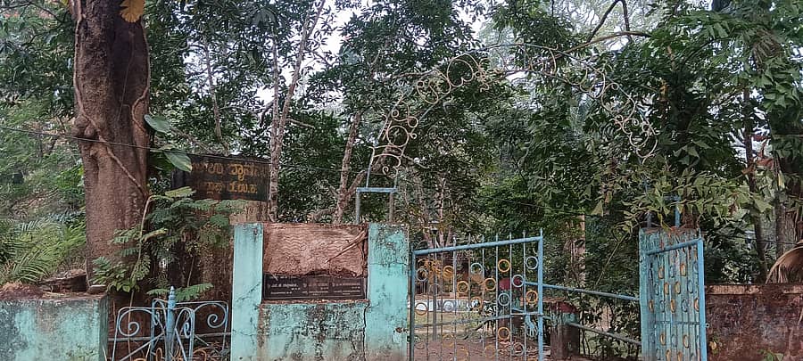 ಯಲ್ಲಾಪುರದ ಐಬಿ ರಸ್ತೆಯಲ್ಲಿರುವ ಮಕ್ಕಳ ಉದ್ಯಾನ ನಿ ರ್ವಹಣೆ ಇಲ್ಲದೆ ಪಾಳು ಬಿದ್ದಿದೆ