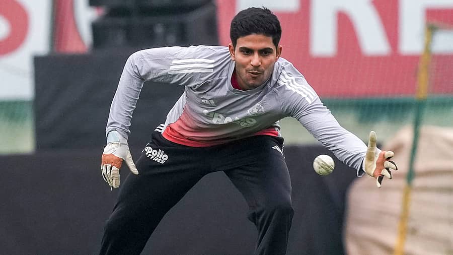 <div class="paragraphs"><p>ಧರ್ಮಶಾಲಾದಲ್ಲಿ ಶುಭಮನ್ ಗಿಲ್ ಅವರು ಕ್ಯಾಚಿಂಗ್ ಅಭ್ಯಾಸ ನಡೆಸಿದರು </p></div>