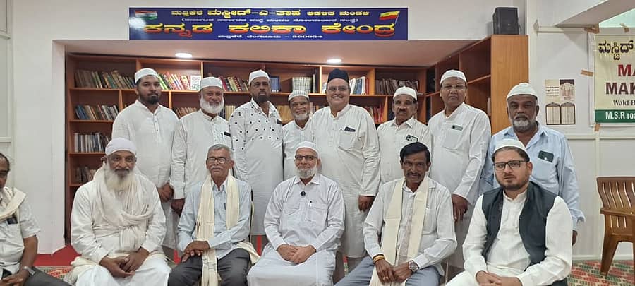 ಮತ್ತಿಕೆರೆಯ ಮಸೀದಿಯಲ್ಲಿ ನಡೆದ ಸಂವಾದ ಕಾರ್ಯಕ್ರಮದಲ್ಲಿ ಕರ್ನಾಟಕ ಜಮಾಅತೆ ಇಸ್ಲಾಮಿ ಹಿಂದ್, ರಾಜ್ಯಕಾರ್ಯದರ್ಶಿ ಜ. ಅಕ್ಬರ್ ಅಲಿ ಉಡುಪಿ ಅವರು ಸಂವಾದ ಕಾರ್ಯಕ್ರಮ ನಡೆಸಿಕೊಟ್ಟರು.