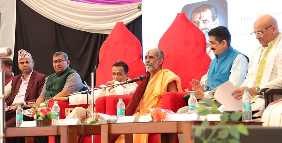 ಶ್ರೀನಿವಾಸ ವಿವಿಯಲ್ಲಿ ನಡೆದ ಸಂಸ್ಕೃತ ಸಮ್ಮೇಳನದಲ್ಲಿ ಅದಮಾರು ಶ್ರೀ ಮಾತನಾಡಿದರು