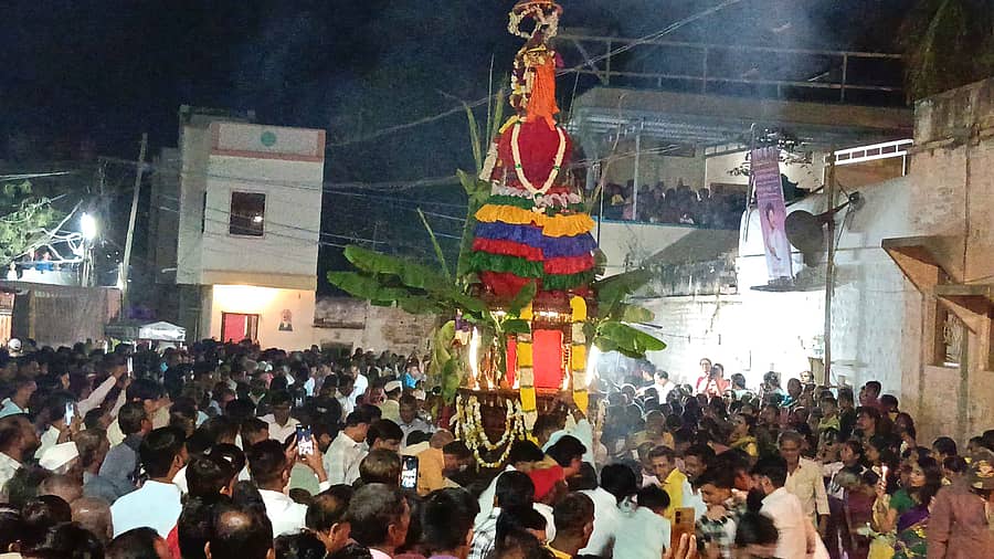 ಗುಳೇದಗುಡ್ಡ ಪಟ್ಟಣದ ಶಿವಪ್ಪಯ್ಯ ಮಠ ರಥೋತ್ಸವ ಸಂಭ್ರಮದಿಂದ ನಡೆಯಿತು.