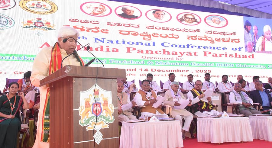 ಗದುಗಿನ ಮಹಾತ್ಮಗಾಂಧಿ ಪಂಚಾಯತ್ರಾಜ್ ಮತ್ತು ಗ್ರಾಮೀಣಾಭಿವೃದ್ಧಿ ವಿಶ್ವವಿದ್ಯಾಲಯದಲ್ಲಿ ಶನಿವಾರ ಆರಂಭಗೊಂಡ ಅಖಿಲ ಭಾರತ ಪಂಚಾಯತ್ ಪರಿಷತ್ನ 18ನೇ ರಾಷ್ಟ್ರೀಯ ಸಮ್ಮೇಳನದಲ್ಲಿ ಸಚಿವ ಎಚ್.ಕೆ.ಪಾಟೀಲ ಮಾತನಾಡಿದರು