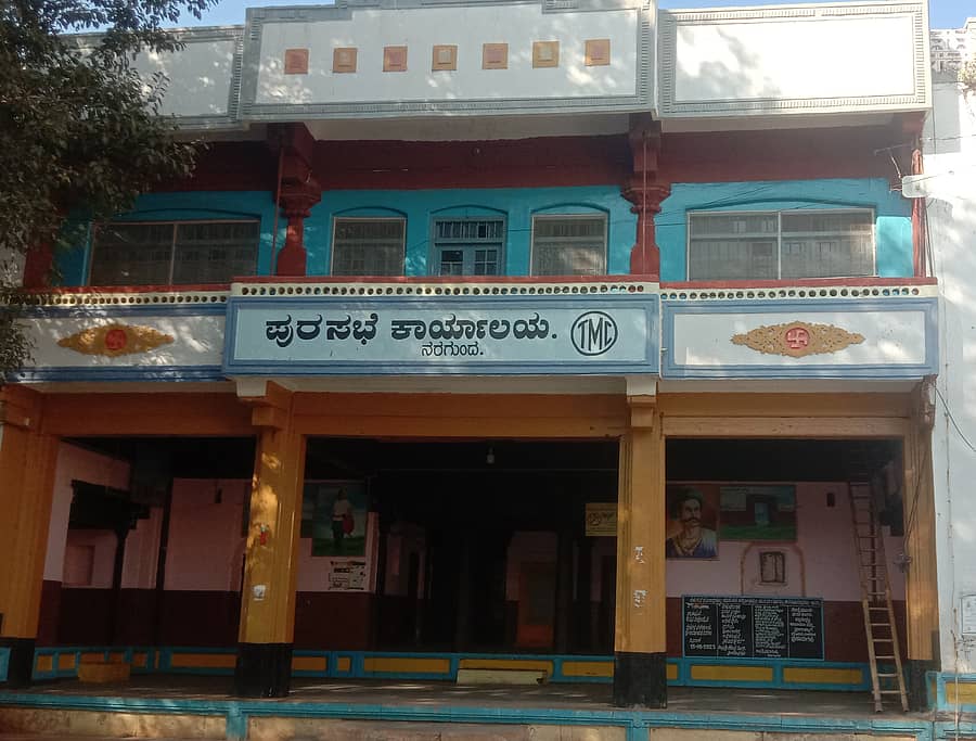 1871ರಿಂದಲೂ ಪುರಸಭೆ ಕಟ್ಟಡವಾಗಿದ್ದ ನರಗುಂದದ ಬಾಬಾಸಾಹೇಬರ ಅರಮನೆ