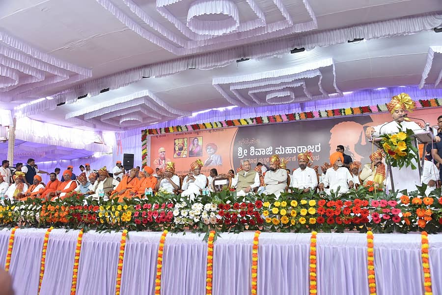 ಅಥಣಿಯಲ್ಲಿ ಆಯೋಜಿಸಿದ್ದ ಛತ್ರಪತಿ ಶಿವಾಜಿ ಮಹಾರಾಜರ ಅಶ್ವಾರೂಢ ಪ್ರತಿಮೆ ಲೋಕಾರ್ಪಣೆ ಕಾರ್ಯಕ್ರಮದಲ್ಲಿ ಕೇಂದ್ರ ಸಚಿವ ಜ್ಯೋತಿರಾಧಿತ್ಯ ಸಿಂಧಿಯಾ ಮಾತನಾಡಿದರು