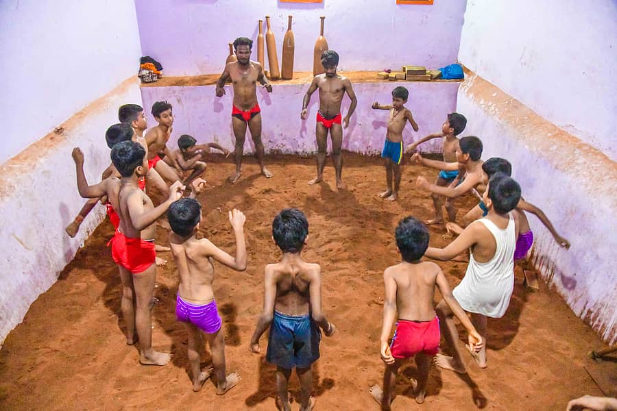 ಕೊಪ್ಪಳದ ಮಿಟ್ಟಿಕೇರಿ ಓಣಿಯಲ್ಲಿರುವ ಬಜಾರ ಗರಡಿ ಮನೆಯಲ್ಲಿ ಬಾಲ ಪೈಲ್ವಾನರ ಕಸರತ್ತಿನ ನೋಟ
–ಪ್ರಜಾವಾಣಿ ಚಿತ್ರಗಳು/ ಭರತ್ ಕಂದಕೂರ